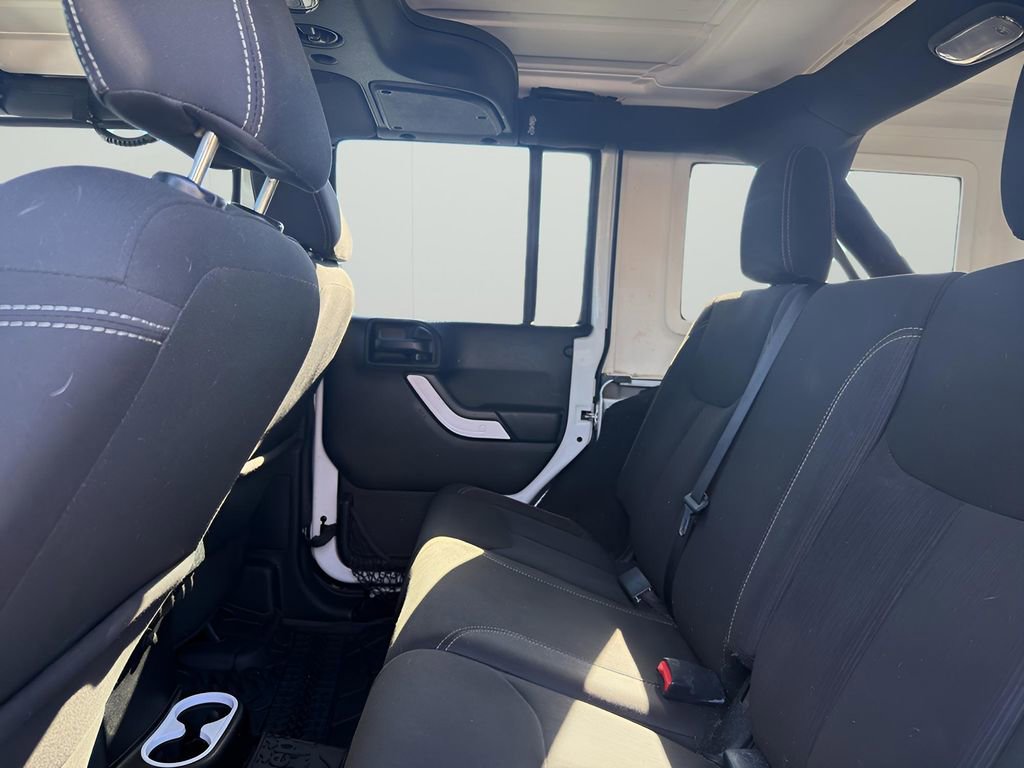 Used 2017 Jeep Wrangler Unlimited Rubicon w/ Connectivity Group AWD/4WD image 10