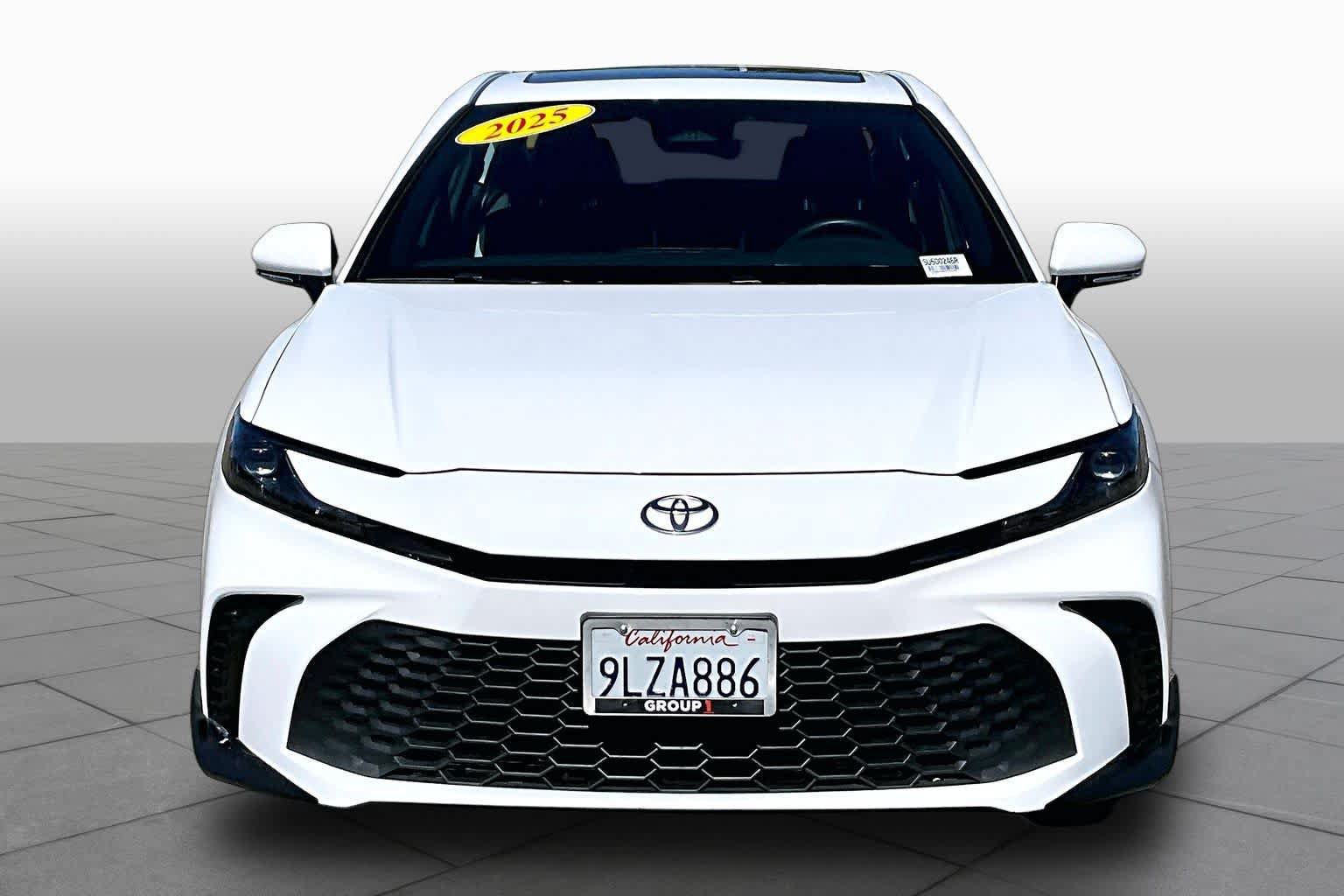 Used 2025 Toyota Camry SE FWD image 3