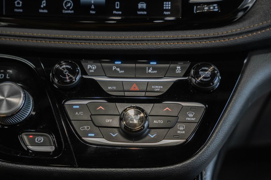 Used 2022 Chrysler Pacifica Pinnacle FWD image 29