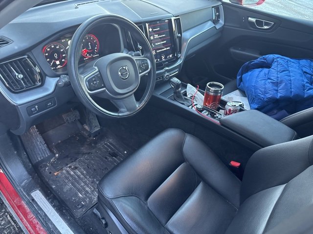 Used 2020 Volvo XC60 T5 Momentum w/ Protection Package Premier image 9