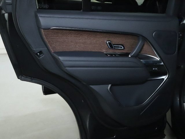 Used 2025 Land Rover Range Rover SE AWD/4WD image 32