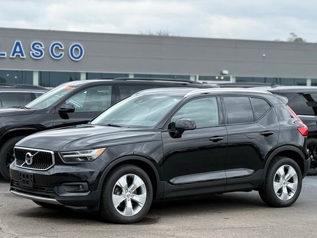 Used 2021 Volvo XC40 T5 Momentum image 31