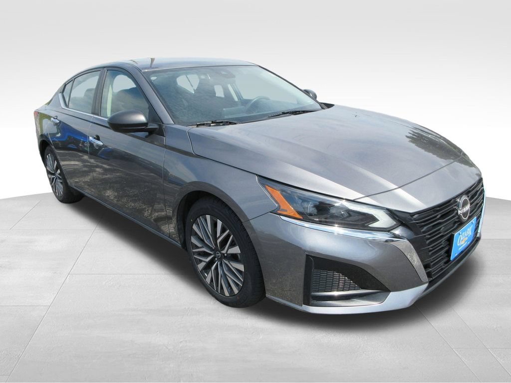 Used 2024 Nissan Altima 2.5 SV FWD image 7