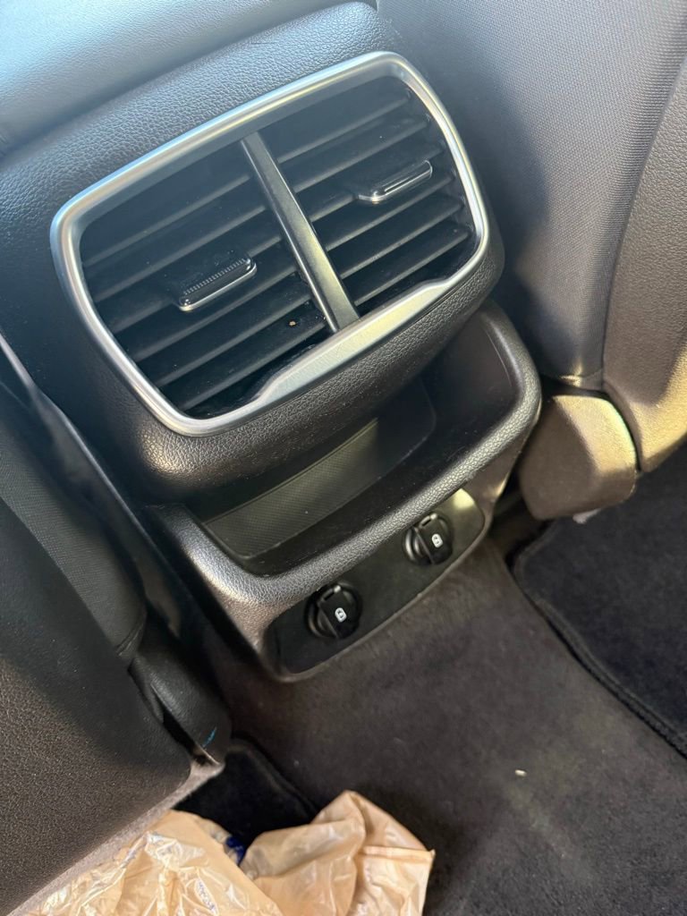 Used 2020 Hyundai Santa Fe SE image 6