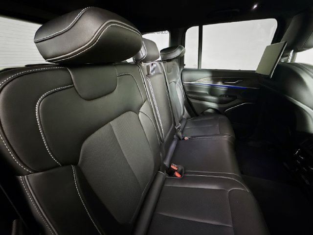 Used 2023 Jeep Grand Cherokee Overland w/ Rear Seat Video Group I AWD/4WD image 28