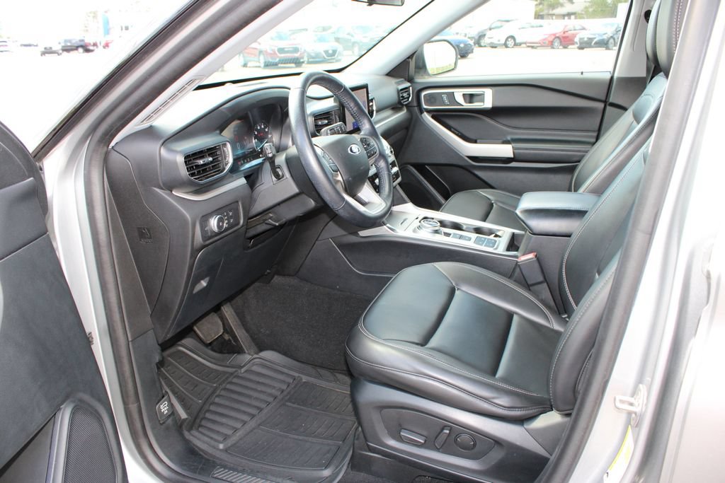 Used 2021 Ford Explorer XLT w/ Equipment Group 202A RWD image 11