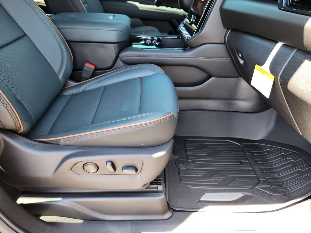 New 2026 GMC Yukon XL AT4 w/ AT4 Premium Package AWD/4WD image 16