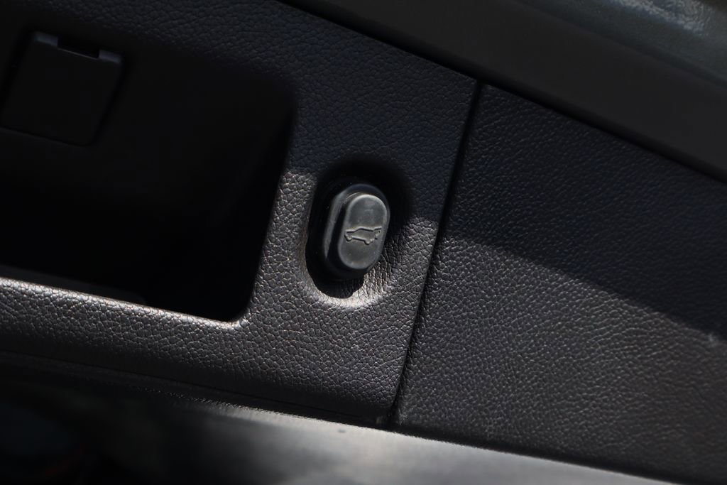 Used 2018 GMC Yukon XL Denali w/ Open Road Package image 30