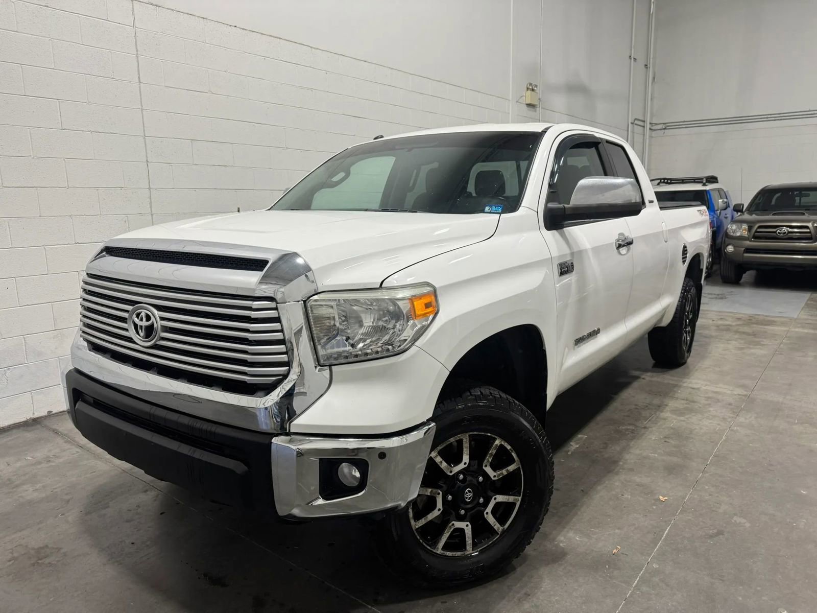 Used 2015 Toyota Tundra Limited w/ Limited Premium Package AWD/4WD image 2