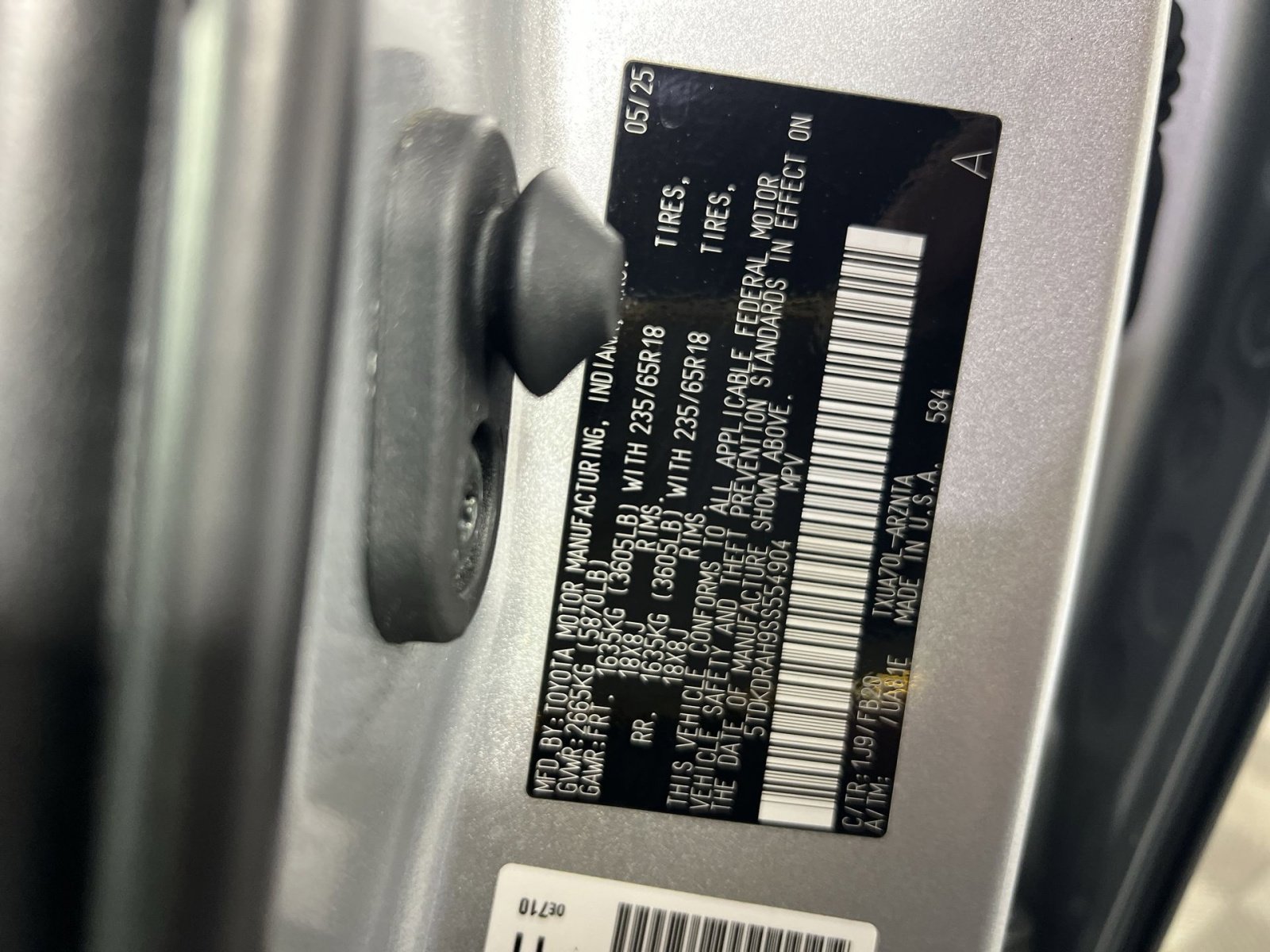 Used 2025 Toyota Highlander LE FWD image 31
