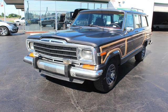Used 1990 Jeep Grand Wagoneer AWD/4WD image 2