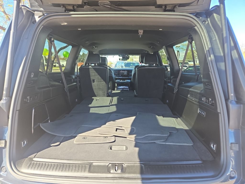 Used 2024 Jeep Wagoneer L Series II w/ Flexible Seating Group AWD/4WD image 21