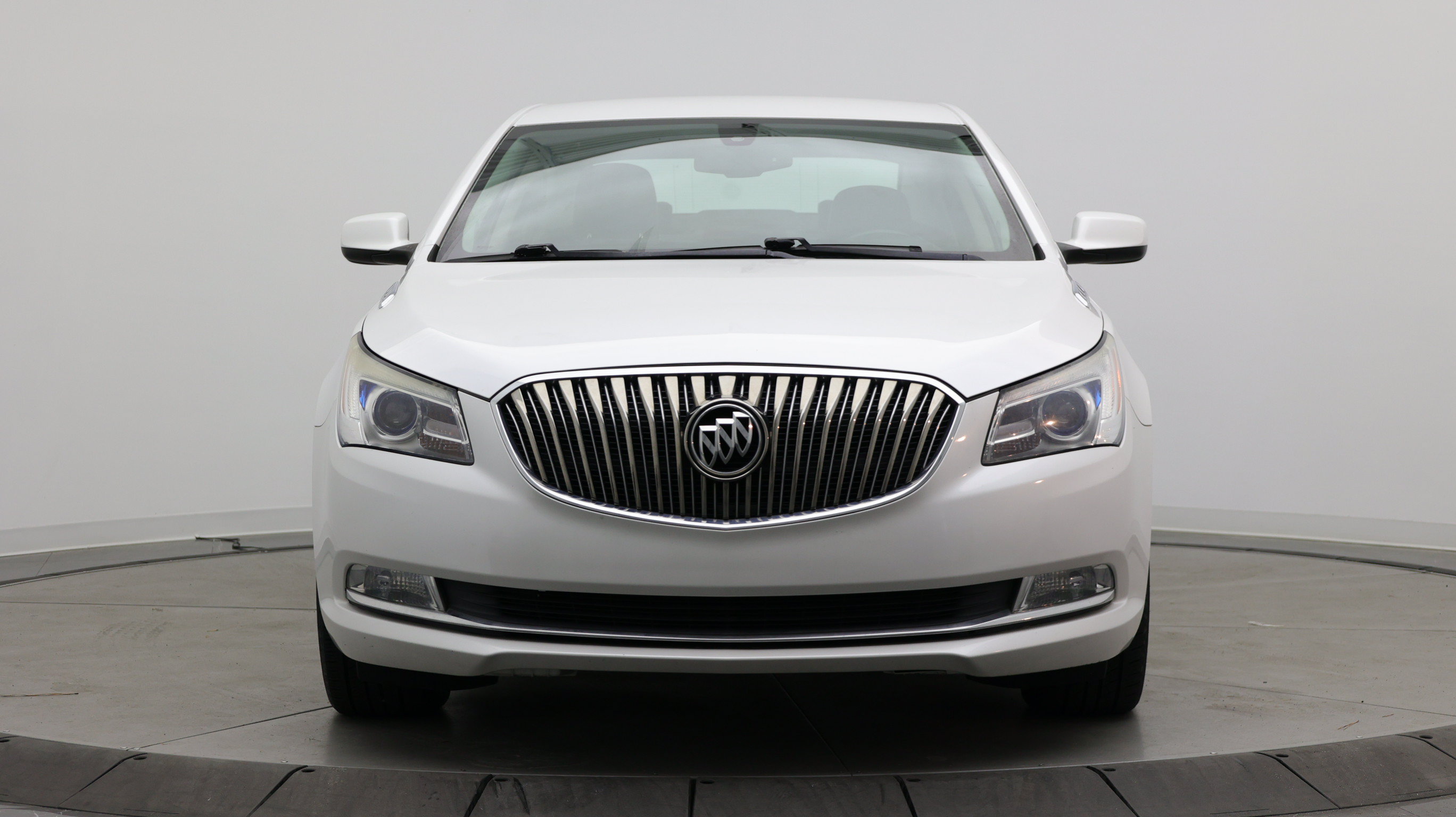 Used 2016 Buick LaCrosse FWD image 2