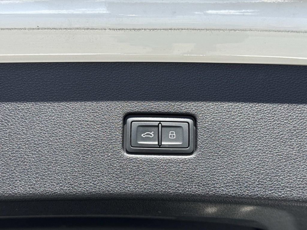 Used 2022 Audi Q8 Premium Plus image 12