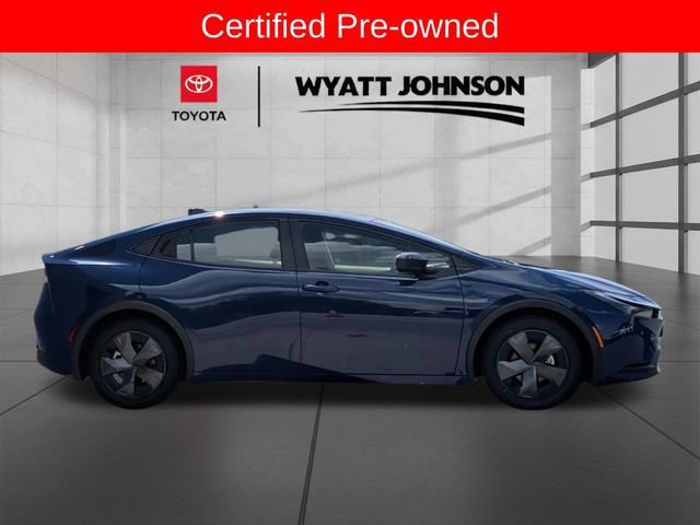 Certified 2025 Toyota Prius LE FWD image 7