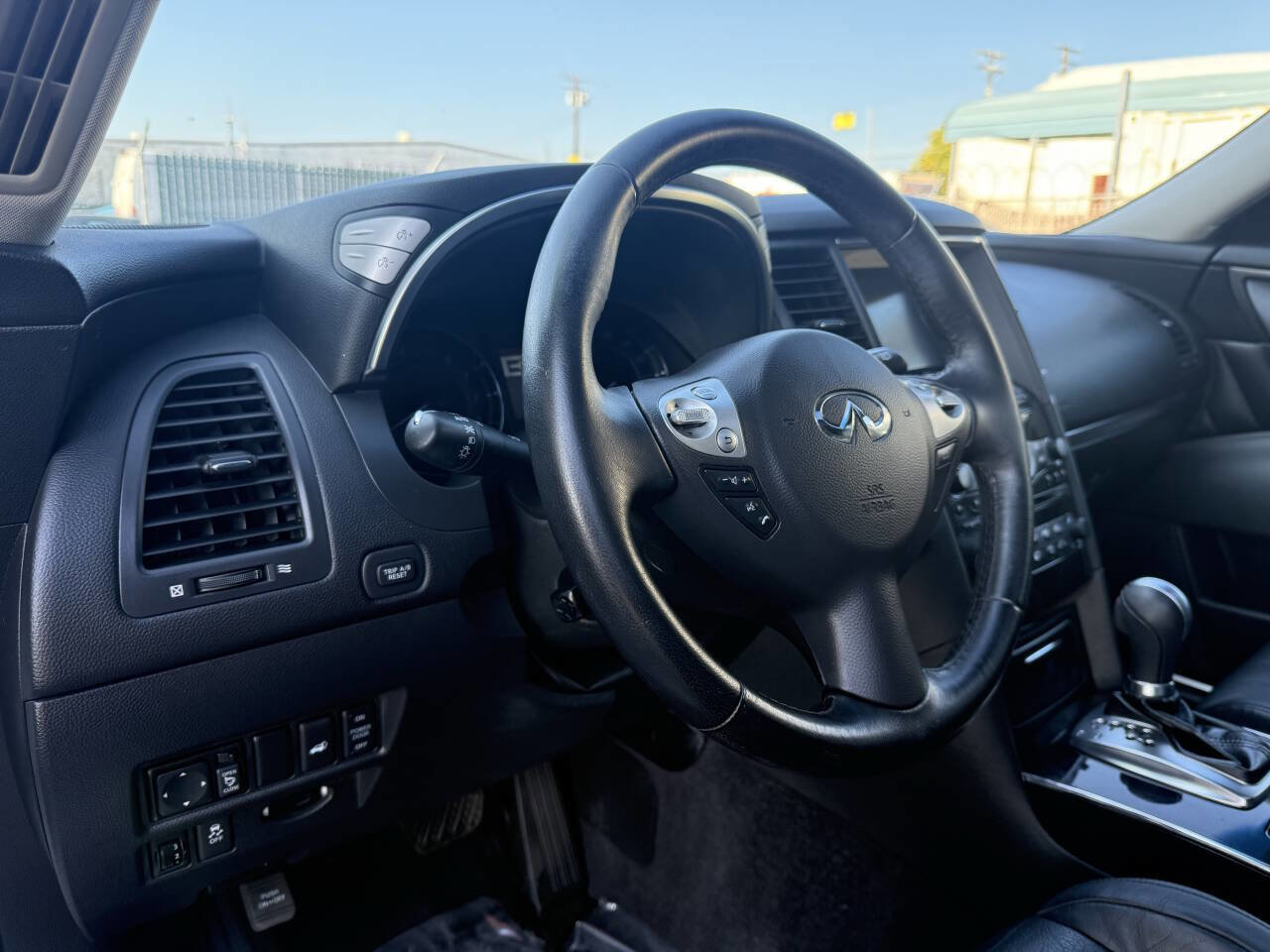 Used 2014 INFINITI QX70 AWD w/ Premium Package image 18