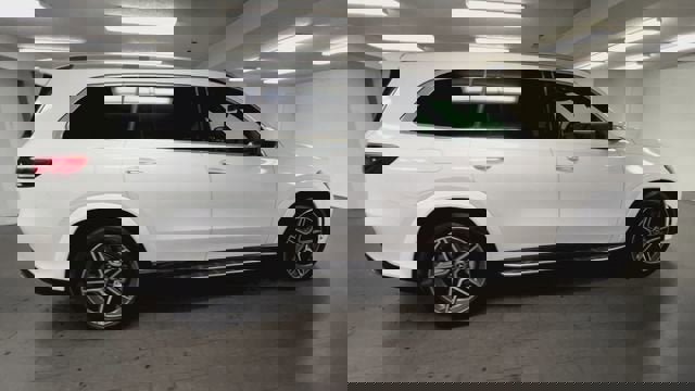 Used 2023 Mercedes-Benz GLS 450 4MATIC image 9