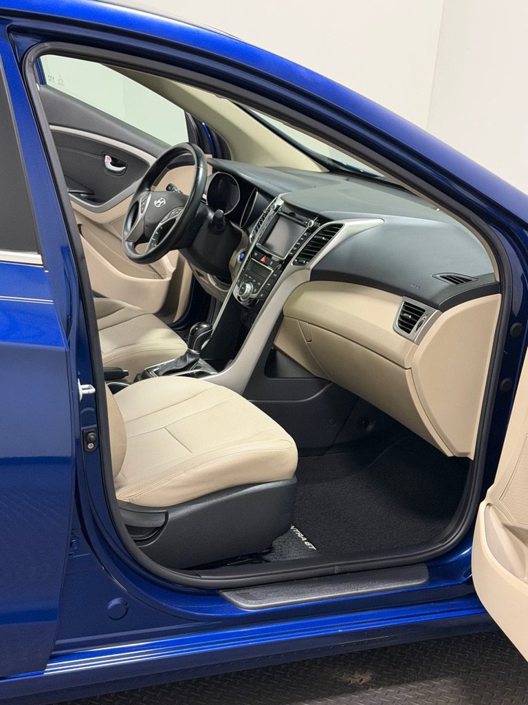 Used 2013 Hyundai Elantra GT w/ Tech Pkg FWD image 11