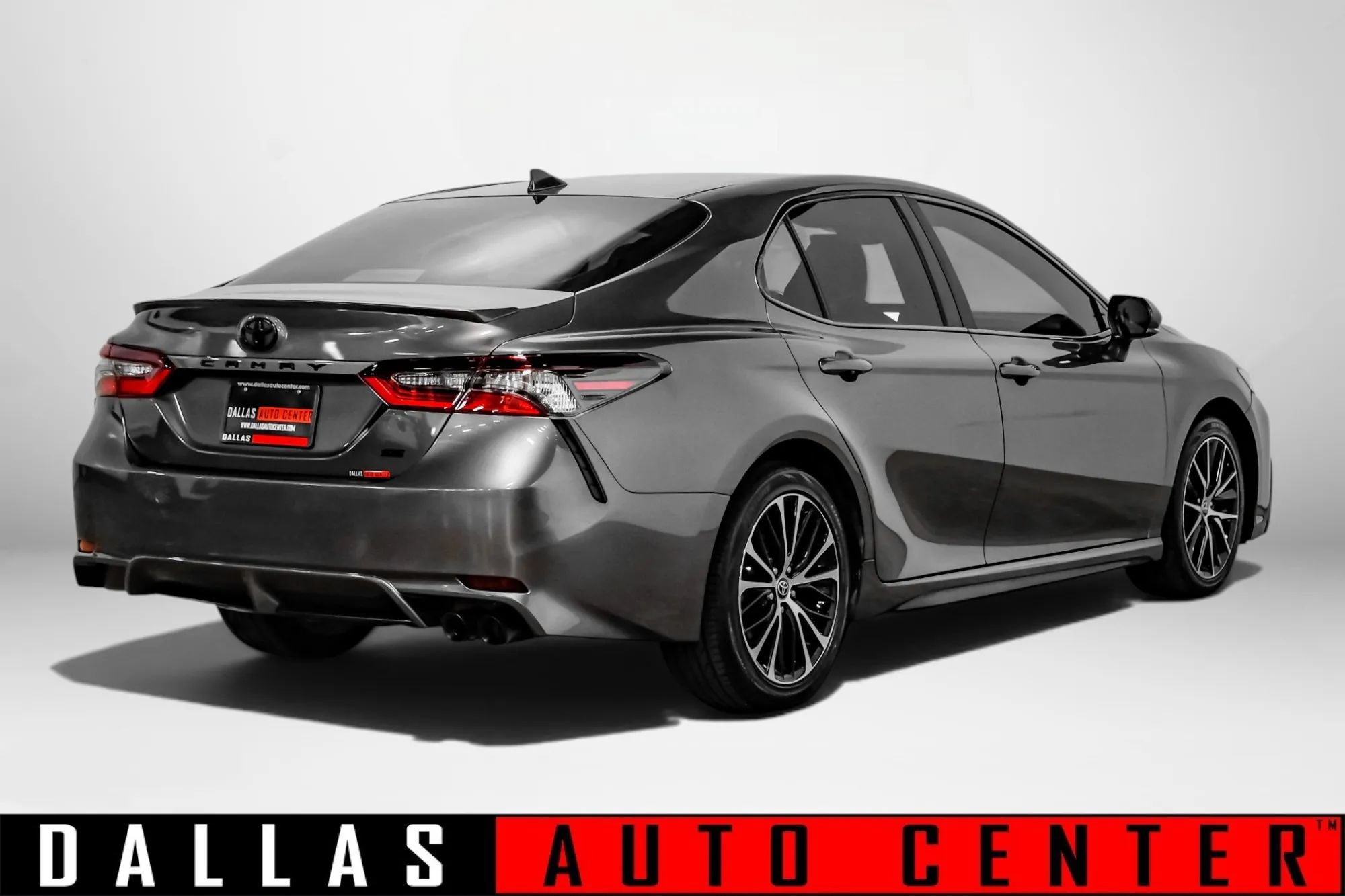 Used 2022 Toyota Camry SE FWD image 5