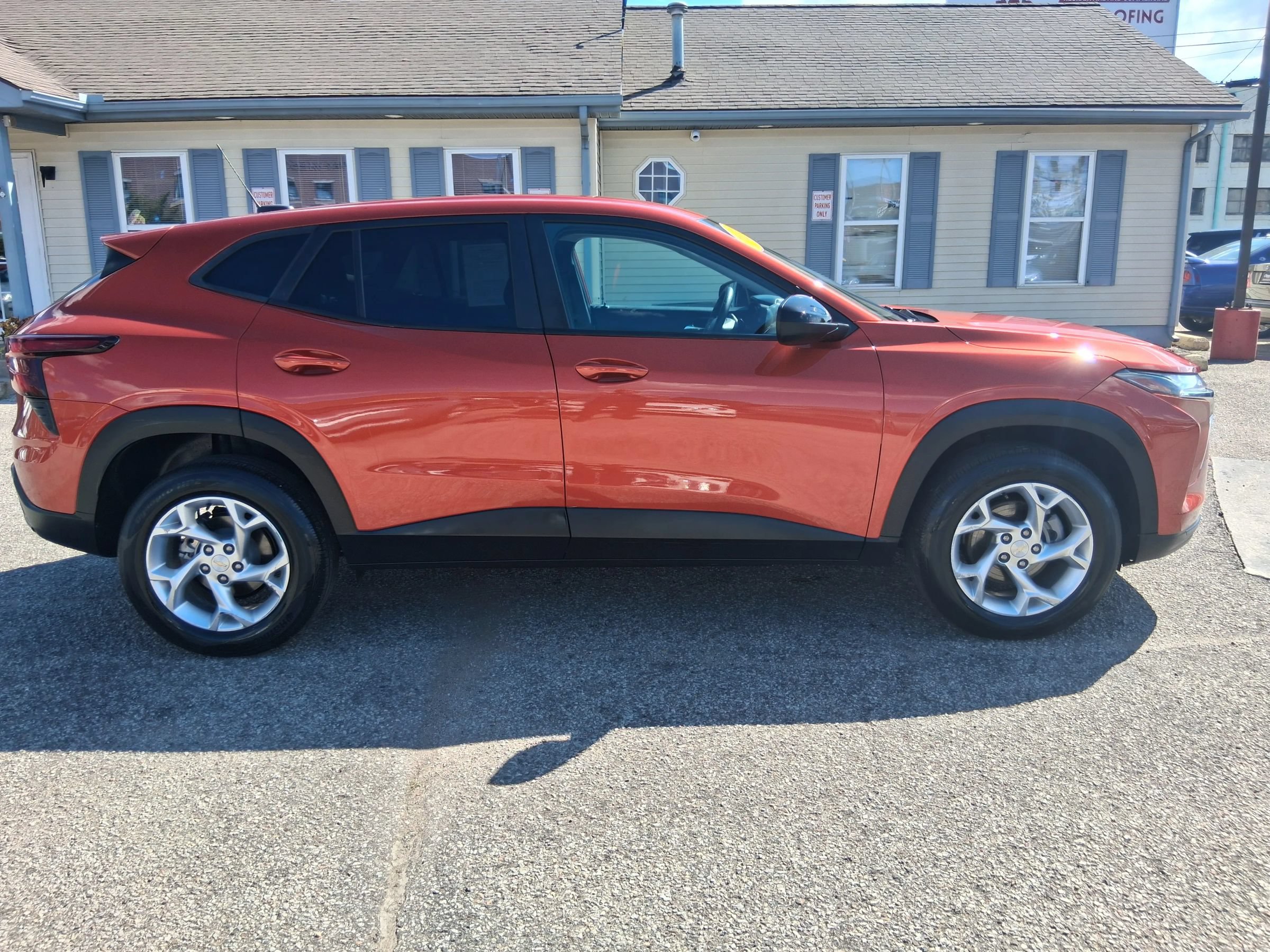 Used 2024 Chevrolet Trax LS w/ LS Convenience Package FWD image 6