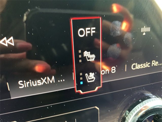 Used 2024 GMC Acadia AT4 w/ Luxury Package image 28