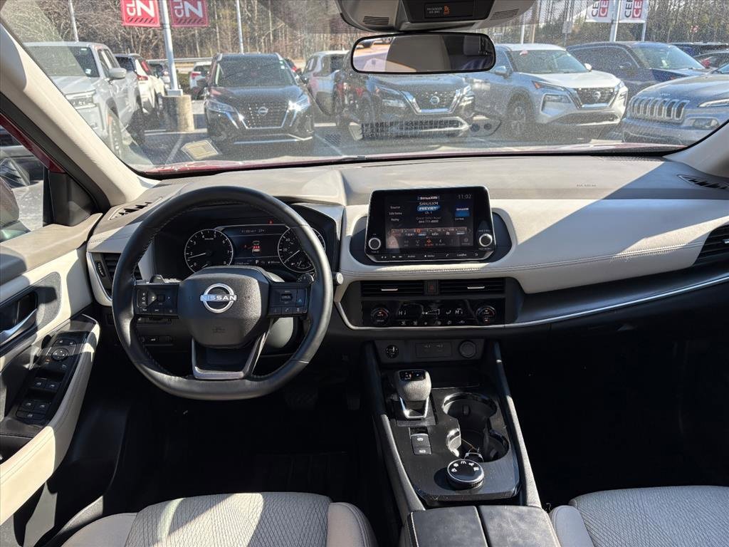 Used 2025 Nissan Rogue SV image 9