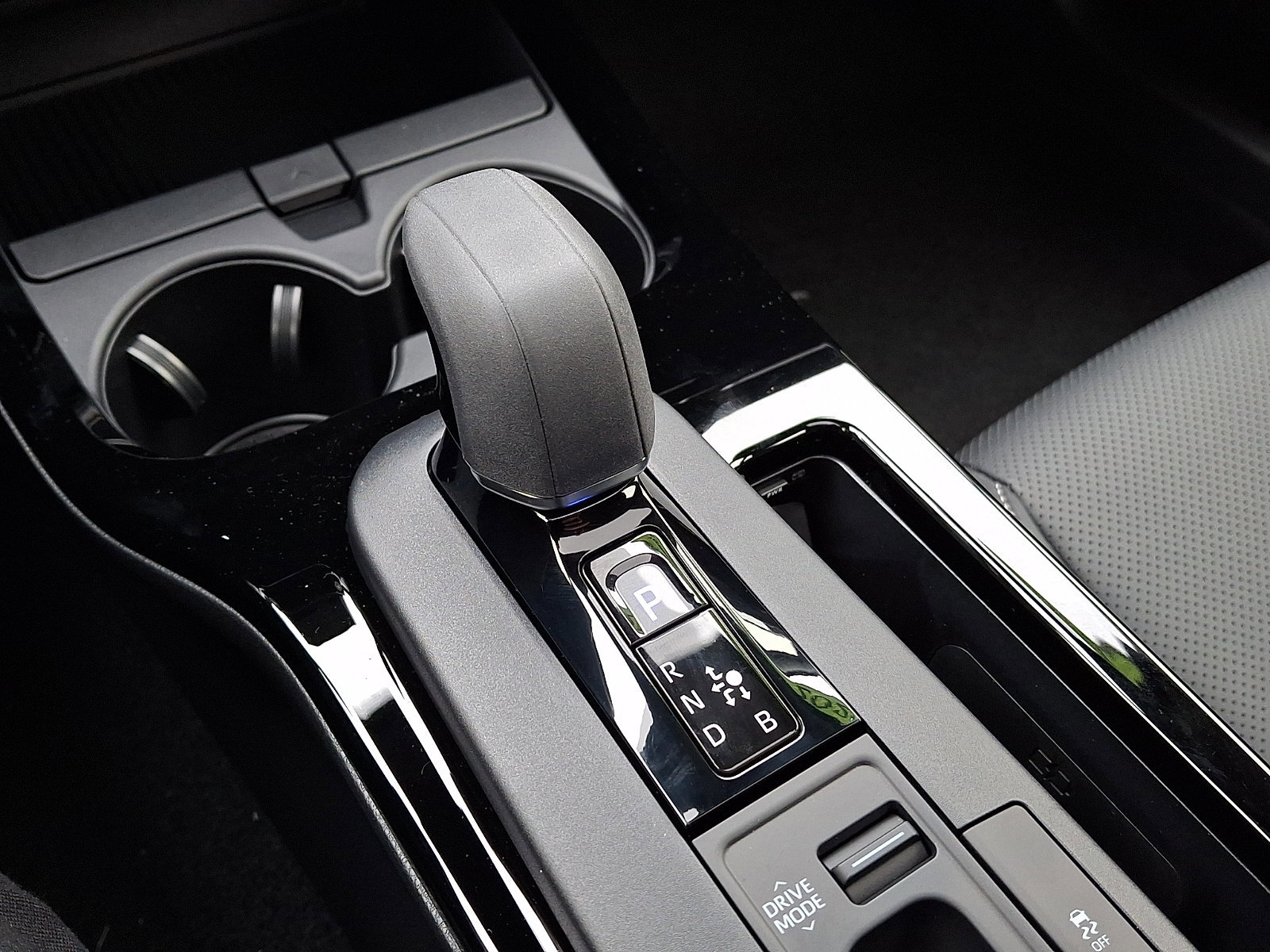 Used 2025 Toyota Prius AWD image 15