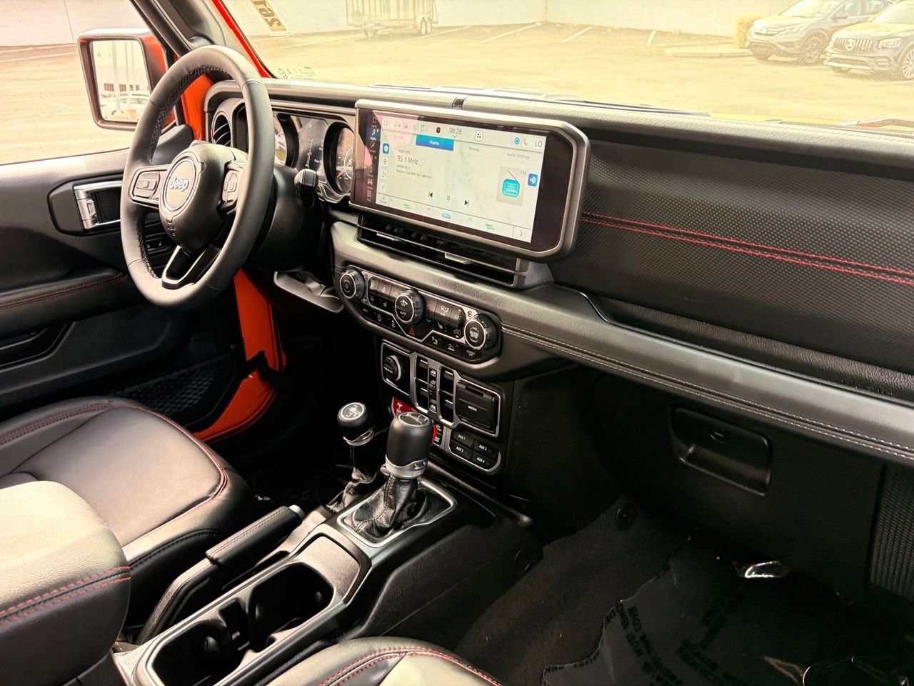 Used 2025 Jeep Gladiator Rubicon AWD/4WD image 13