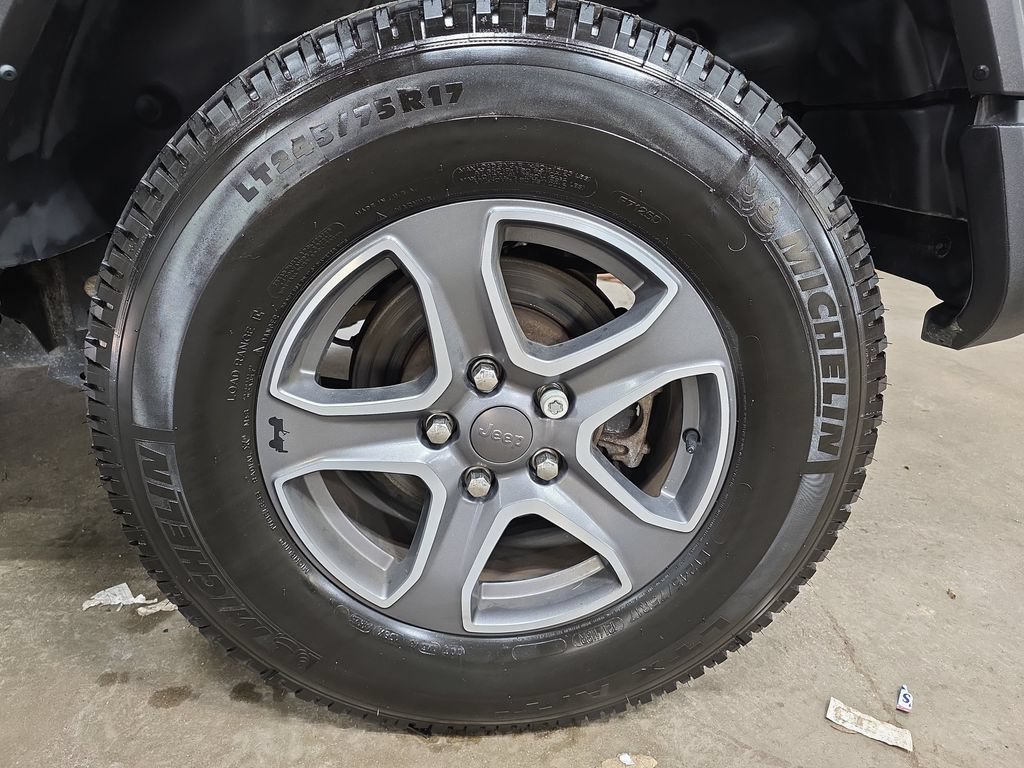Used 2022 Jeep Wrangler Unlimited Sport AWD/4WD image 32
