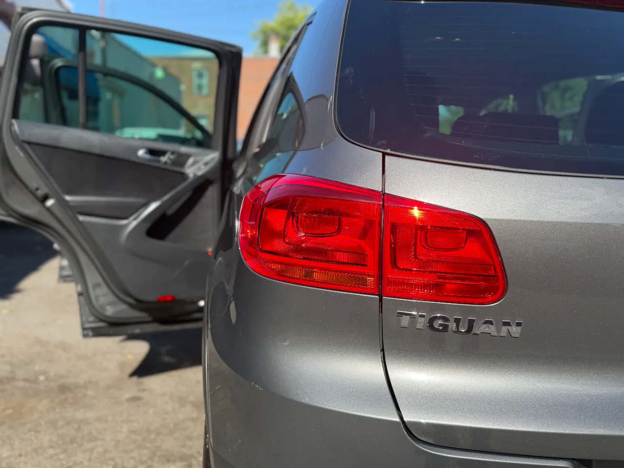 Used 2012 Volkswagen Tiguan LE FWD image 45