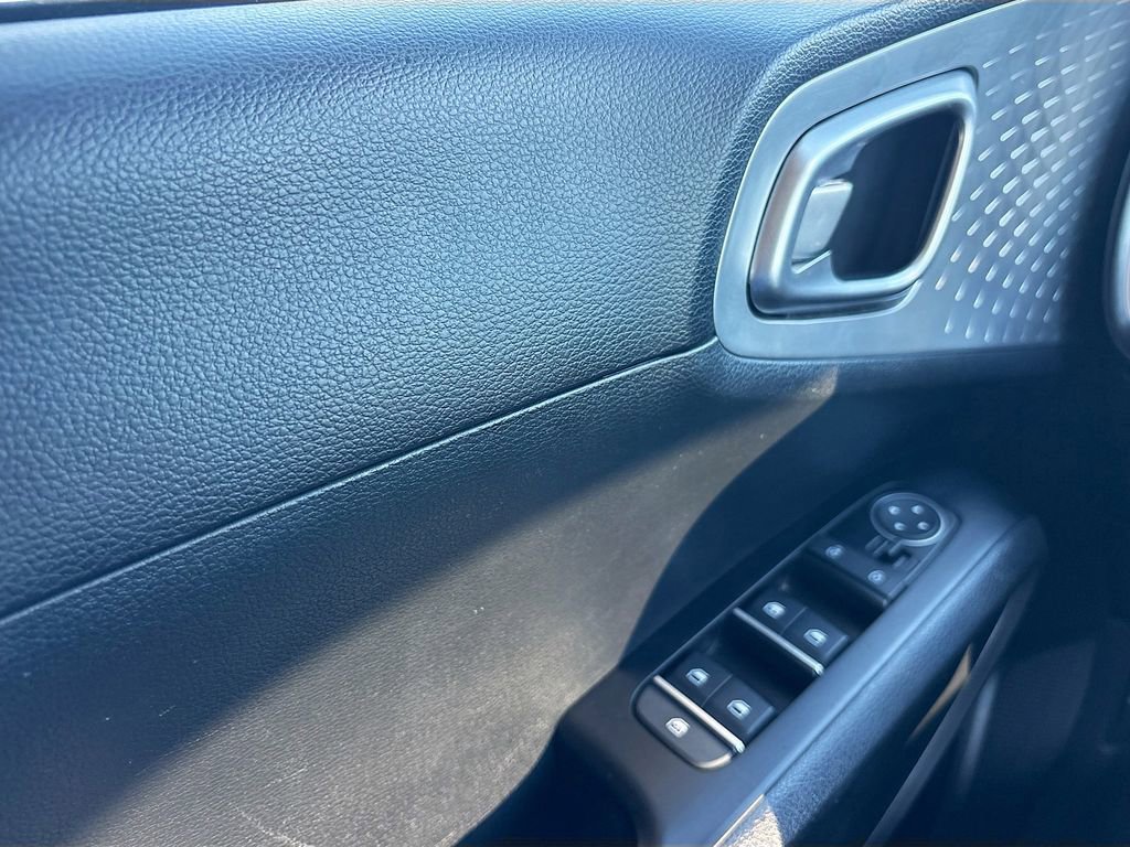 Used 2025 Kia Soul LX w/ LX Technology Package image 17