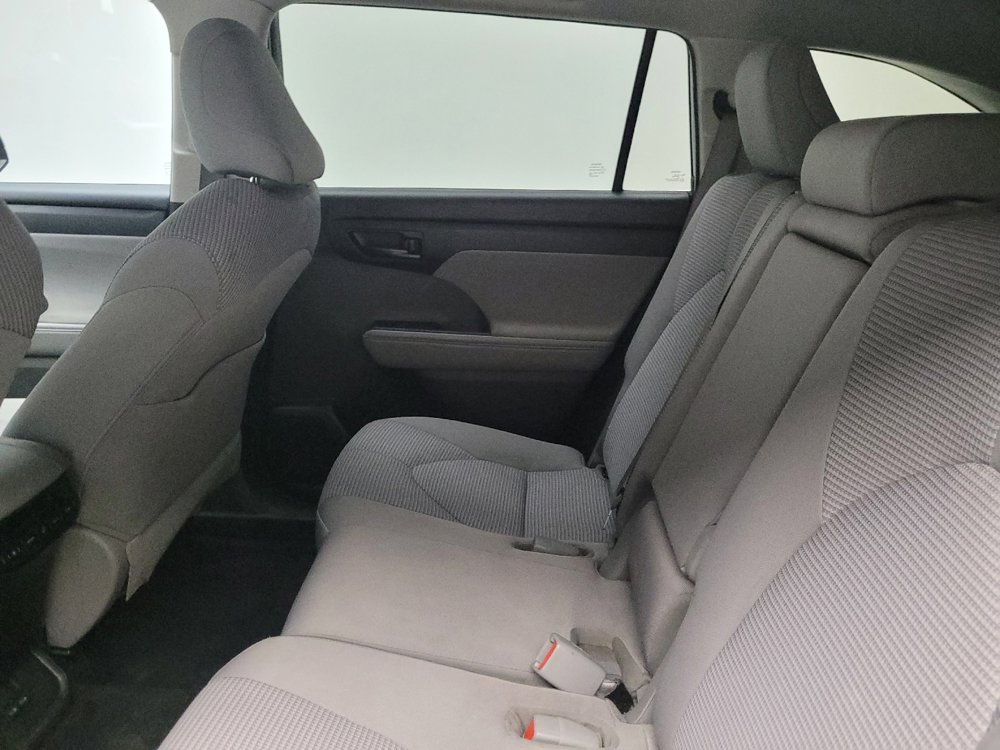 Used 2022 Toyota Highlander LE image 18