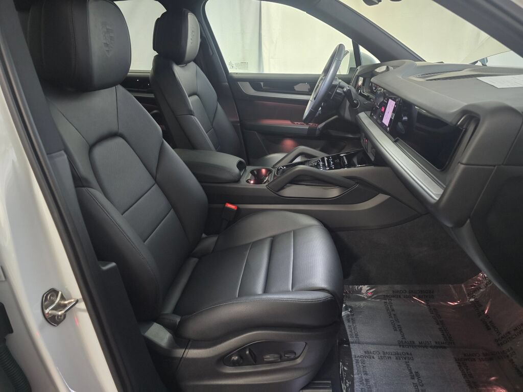 Certified 2025 Porsche Cayenne S AWD/4WD image 28