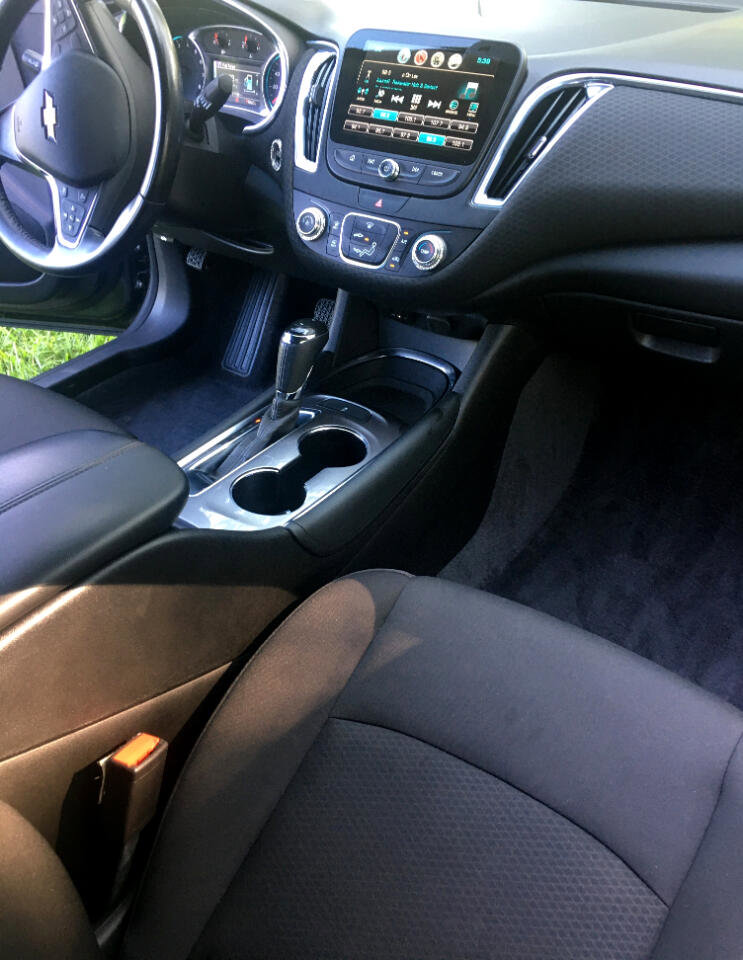 Used 2018 Chevrolet Malibu LT image 17