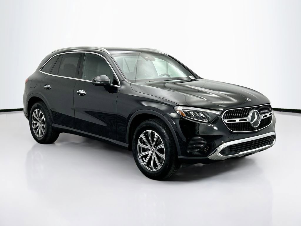 Certified 2025 Mercedes-Benz GLC 300 image 3