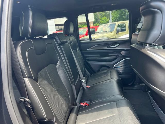 Used 2023 Jeep Grand Cherokee Overland w/ Luxury Tech Group IV AWD/4WD image 27