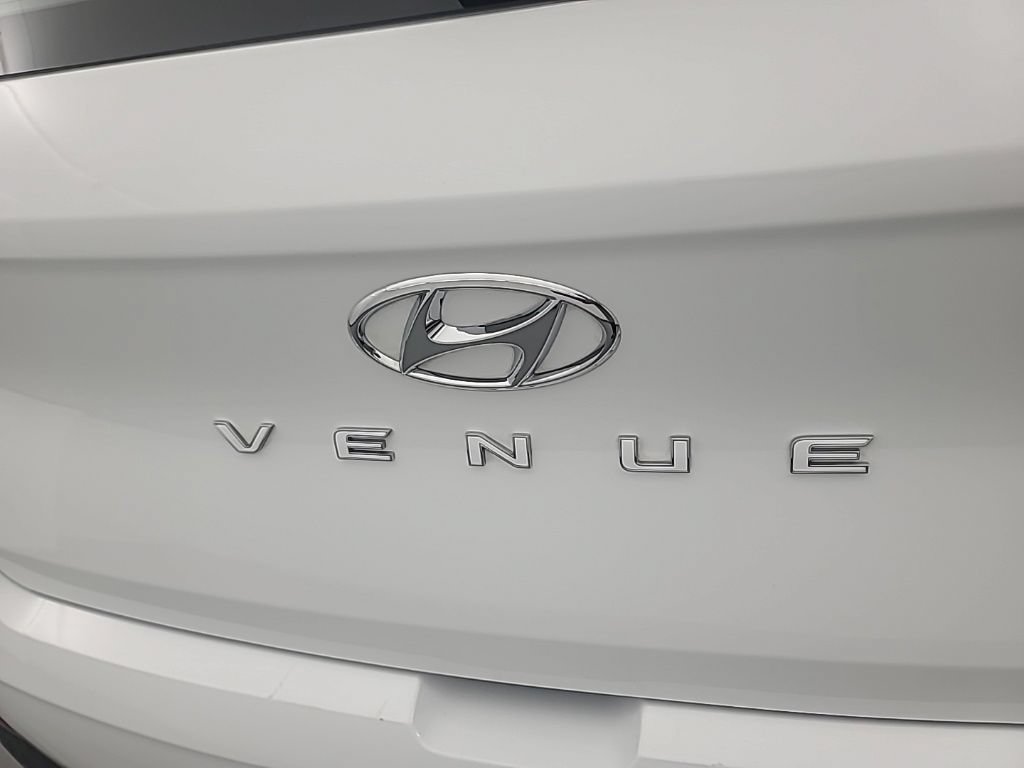 Used 2024 Hyundai Venue SE FWD image 11