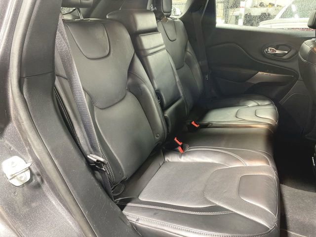 Used 2019 Jeep Cherokee Limited image 25