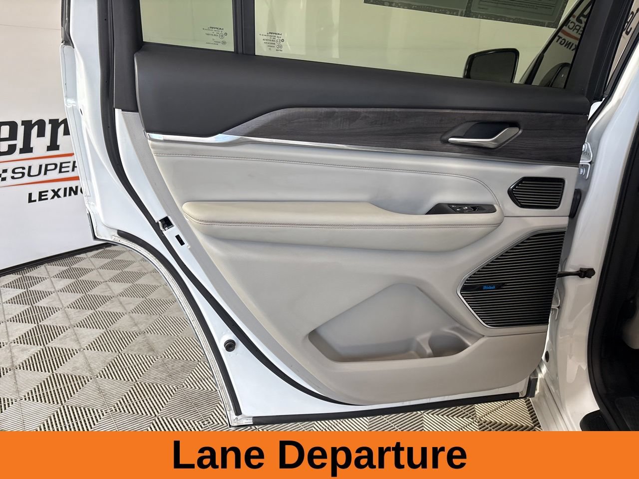 Used 2022 Jeep Grand Cherokee L Overland AWD/4WD image 25
