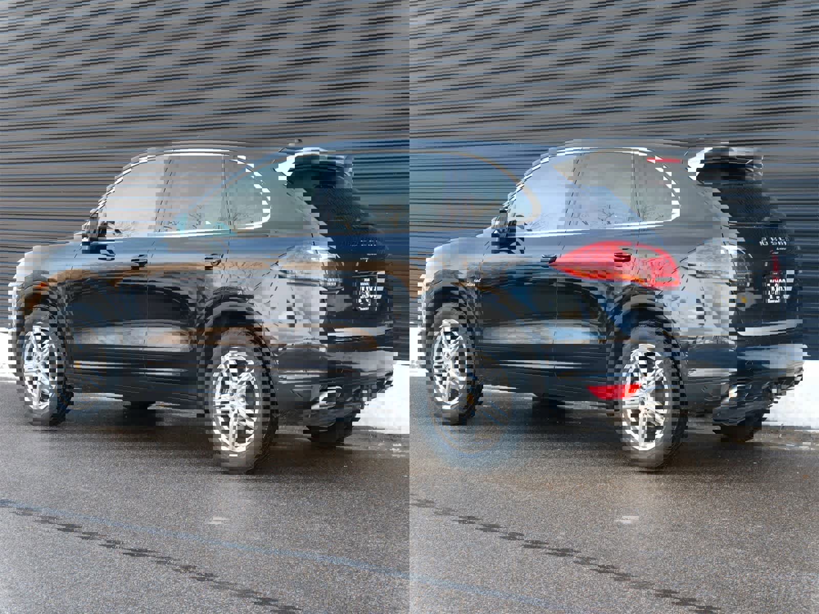 Used 2014 Porsche Cayenne Diesel Platinum Edition image 3