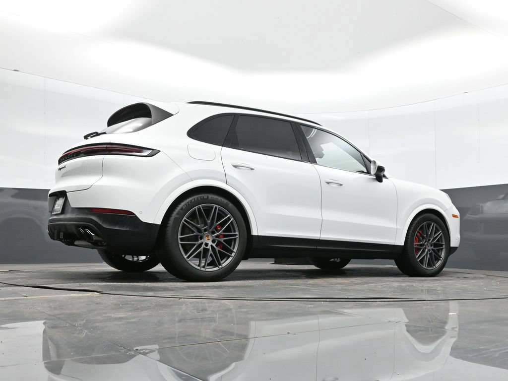 Certified 2025 Porsche Cayenne S AWD/4WD image 38