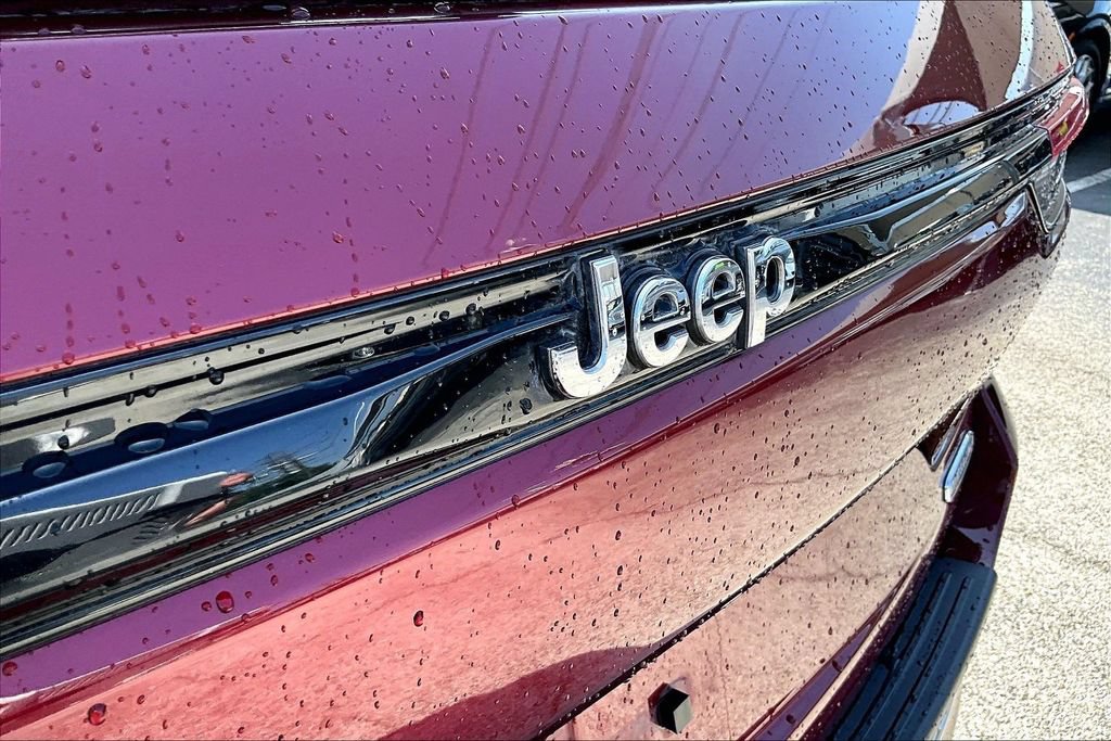 Used 2023 Jeep Grand Cherokee Overland w/ Adv Protech Group III AWD/4WD image 5