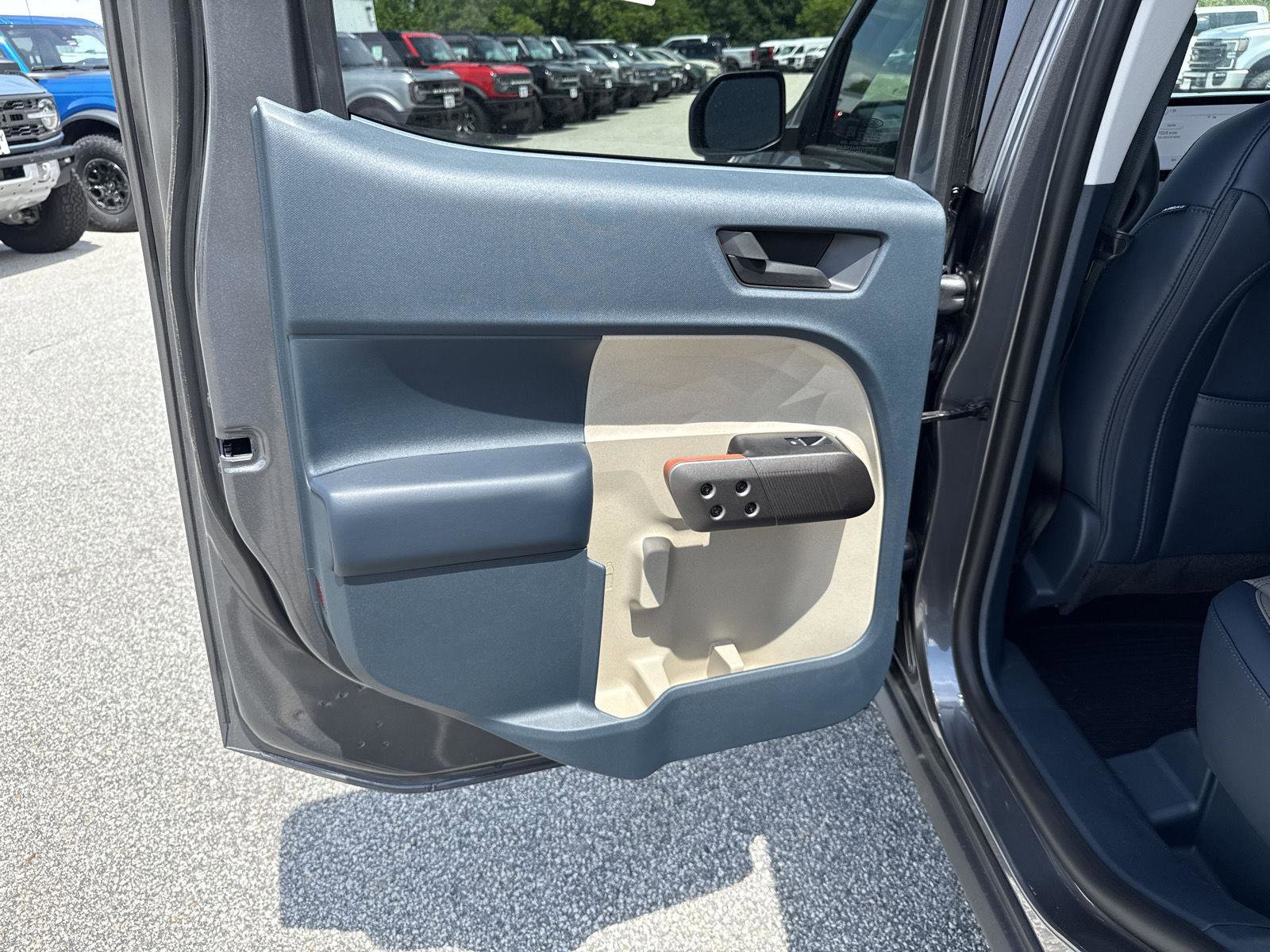 New 2025 Ford Maverick Lariat w/ 4K Tow Package image 13