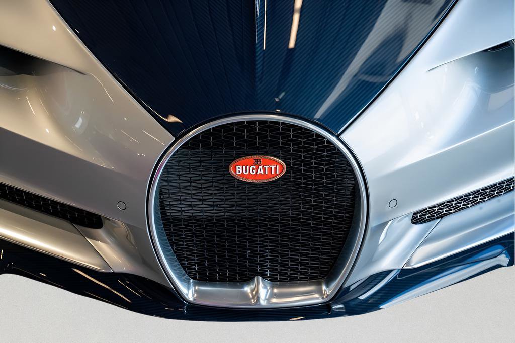Used 2020 Bugatti Chiron image 3
