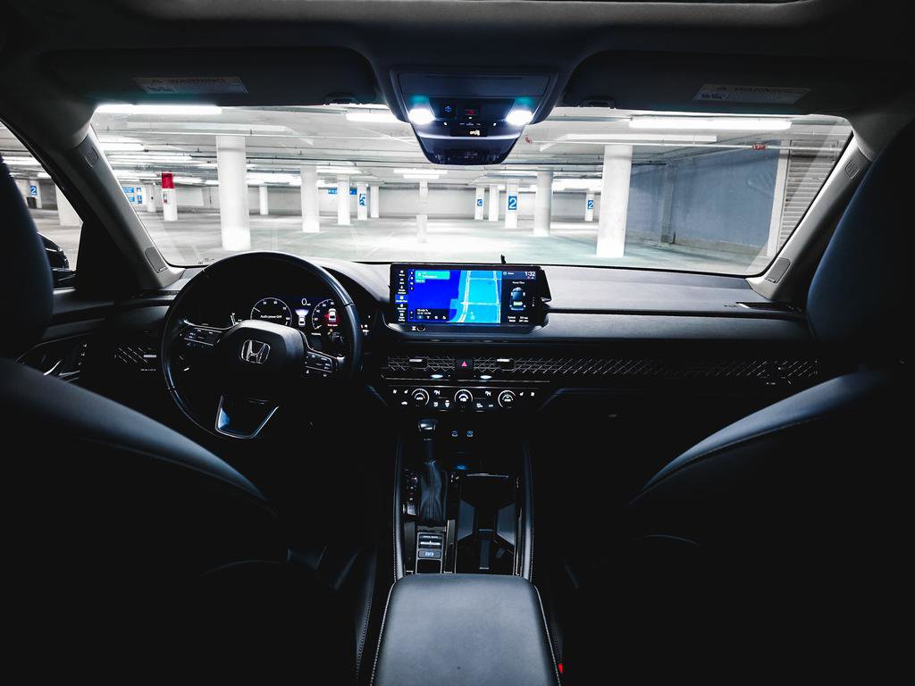 Used 2023 Honda Accord Touring image 3