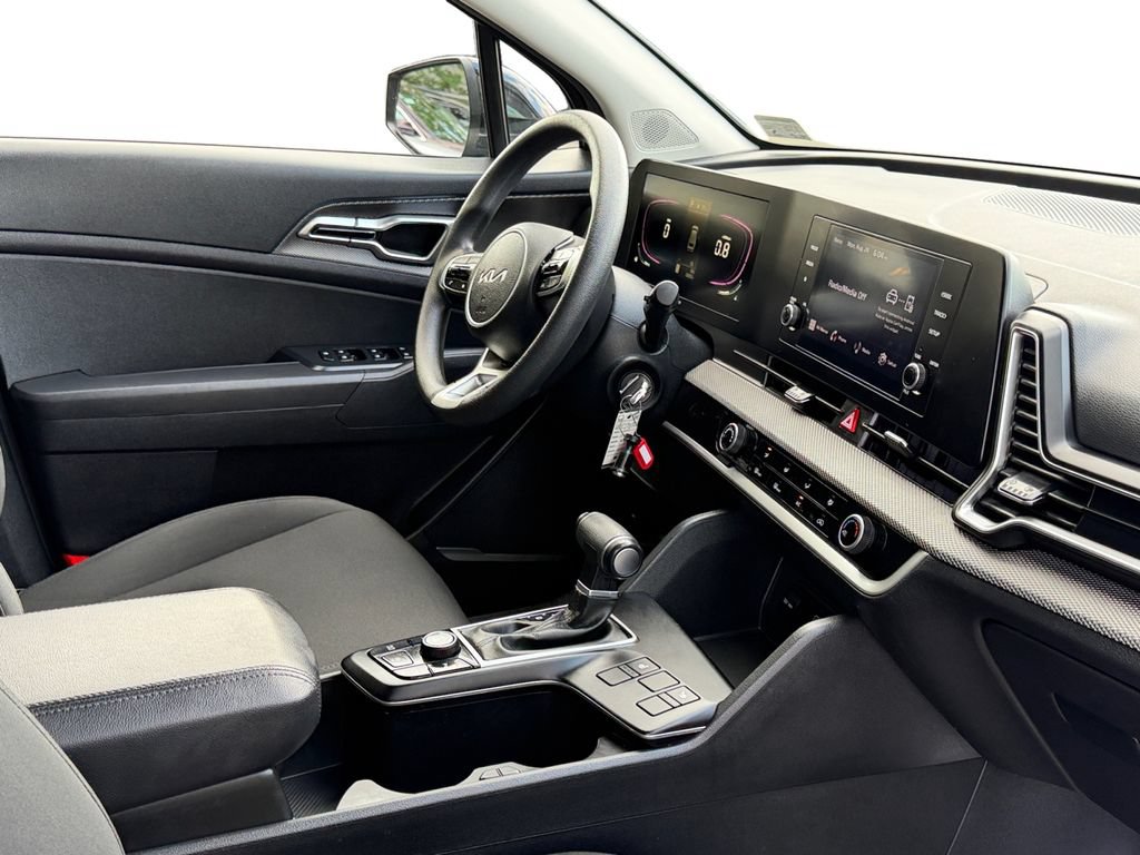 Certified 2025 Kia Sportage LX AWD/4WD image 7