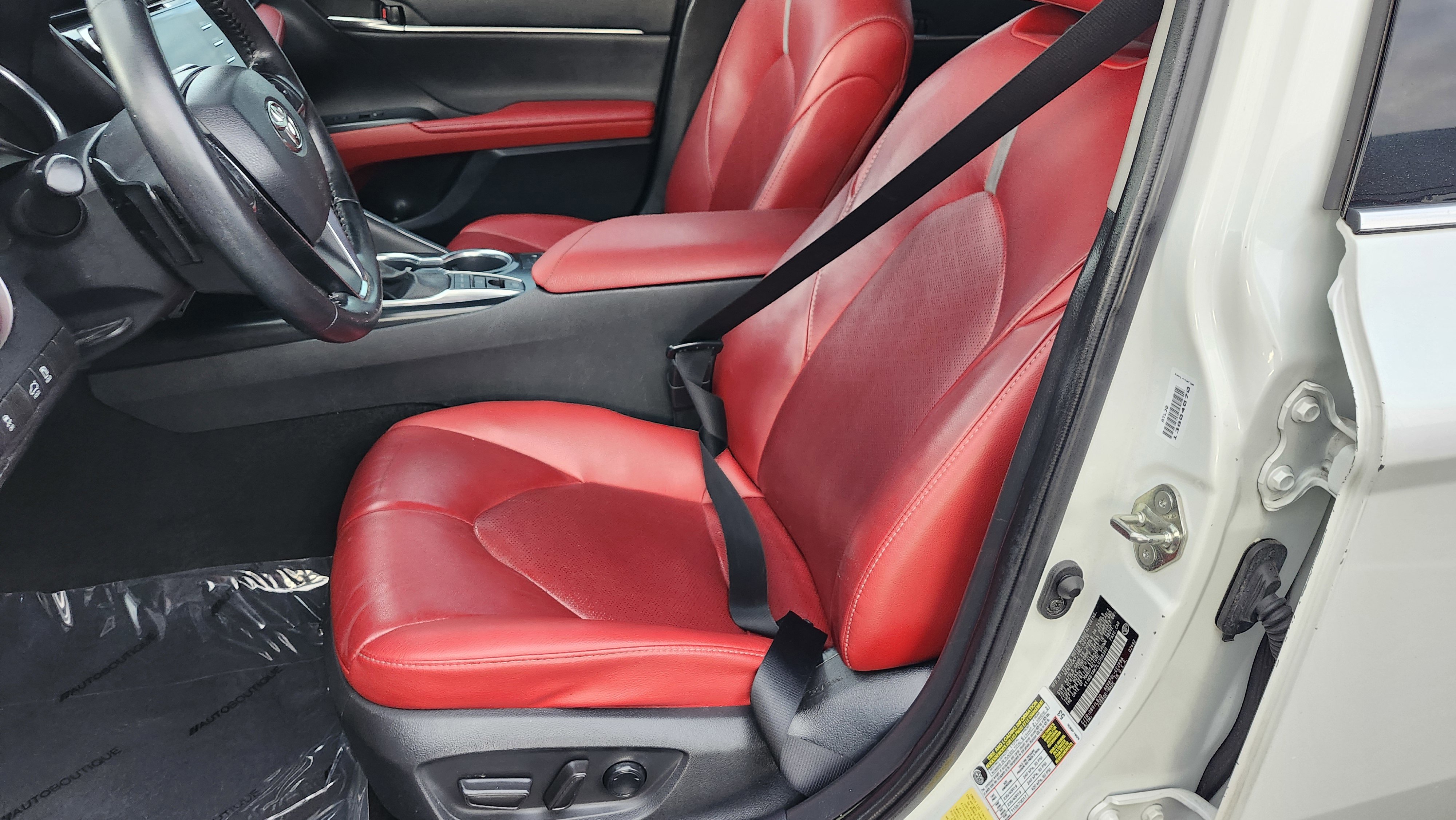 Used 2020 Toyota Camry XSE image 15