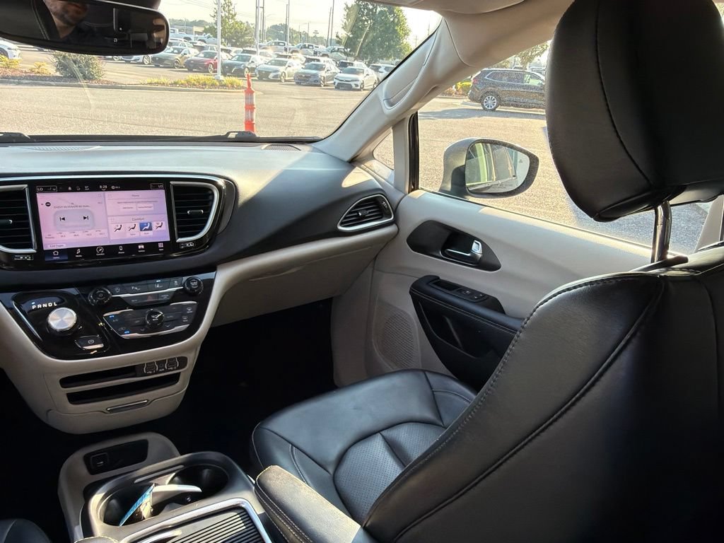 Used 2023 Chrysler Pacifica Touring-L FWD image 29