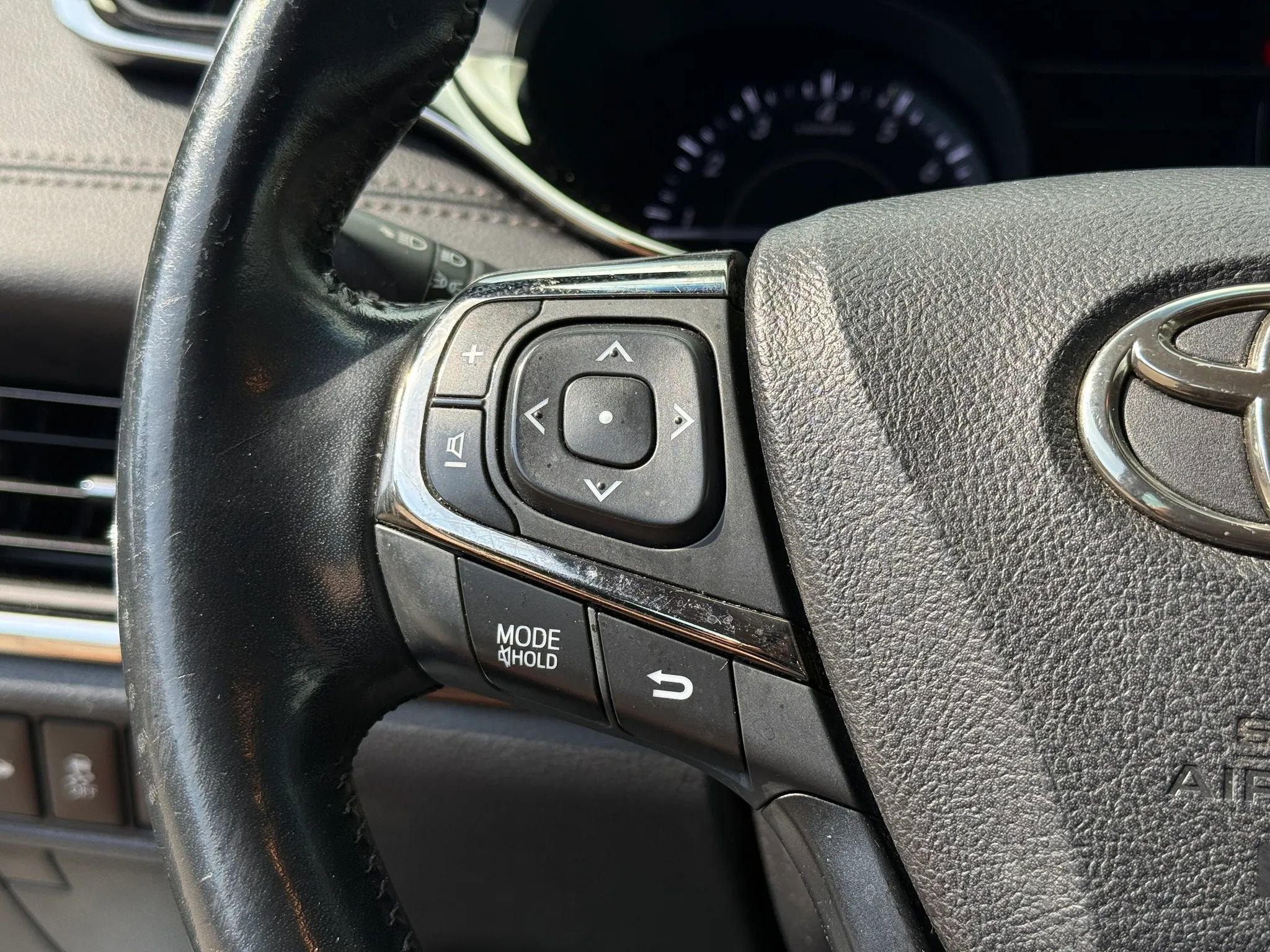 Used 2014 Toyota Avalon XLE Touring FWD image 19