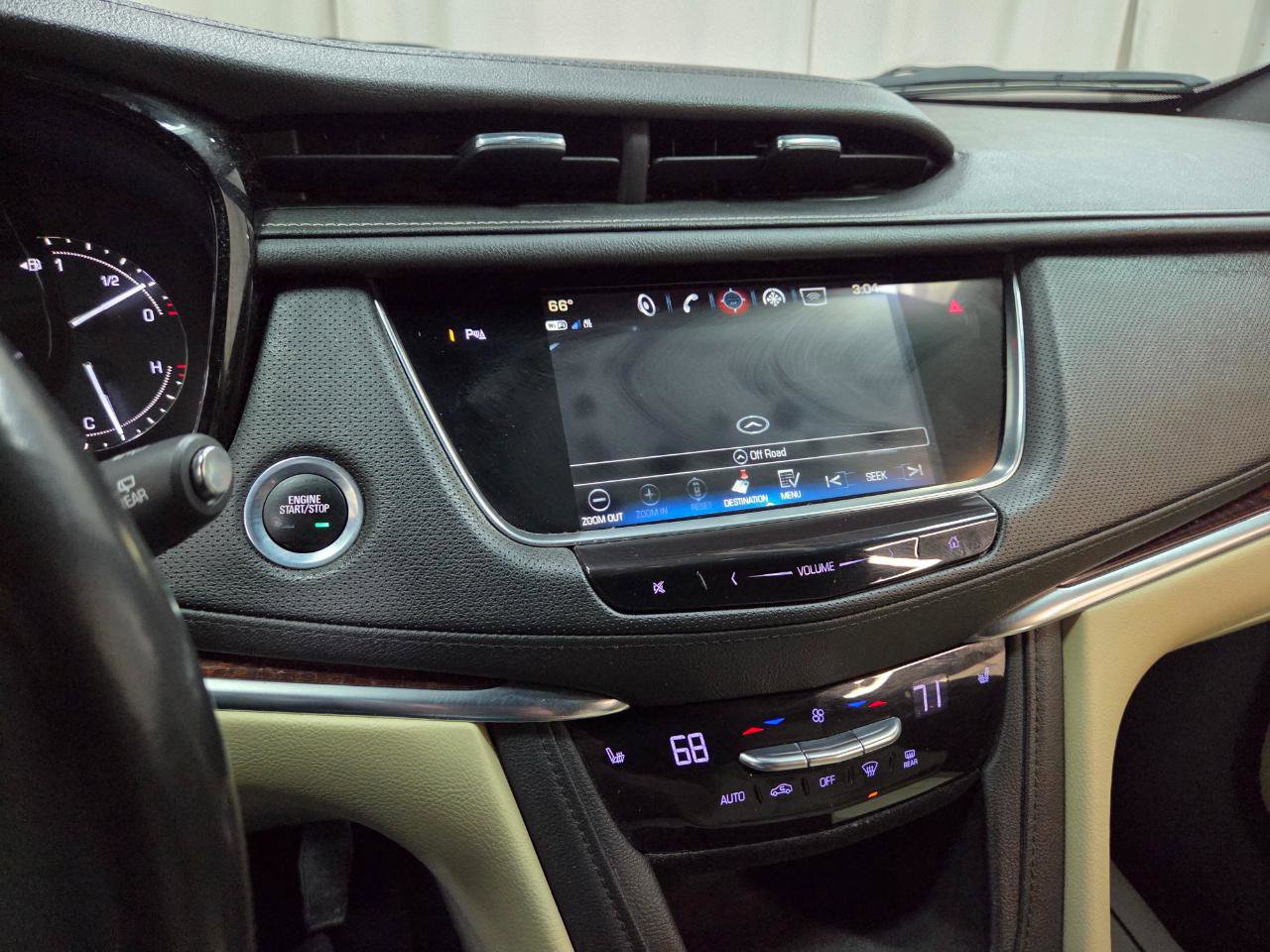 Used 2018 Cadillac XT5 Luxury w/ Driver Awareness Package AWD/4WD image 20